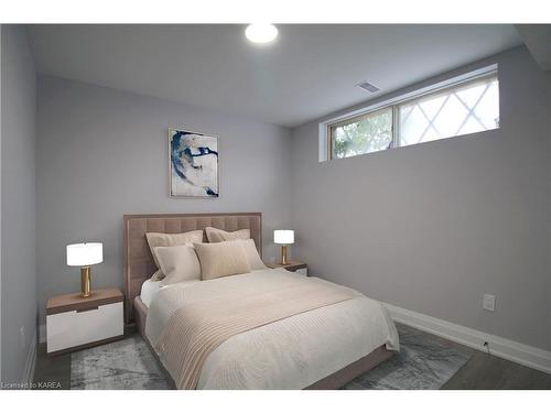 2-130 Weller Avenue, Kingston, ON - Indoor Photo Showing Bedroom