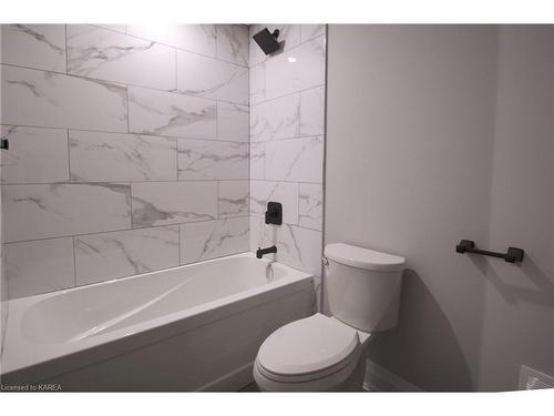 2-130 Weller Avenue, Kingston, ON - Indoor Photo Showing Bathroom