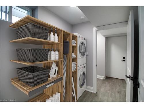 2-130 Weller Avenue, Kingston, ON - Indoor Photo Showing Laundry Room