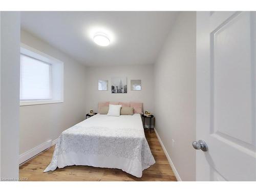 1-19 Kent Street, Kingston, ON - Indoor Photo Showing Bedroom
