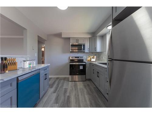 1-389 Melanie Avenue, Kingston, ON - Indoor Photo Showing Kitchen