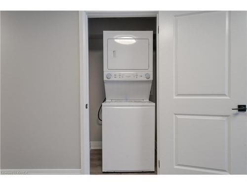 2-284 Owens Crescent, Kingston, ON - Indoor Photo Showing Laundry Room