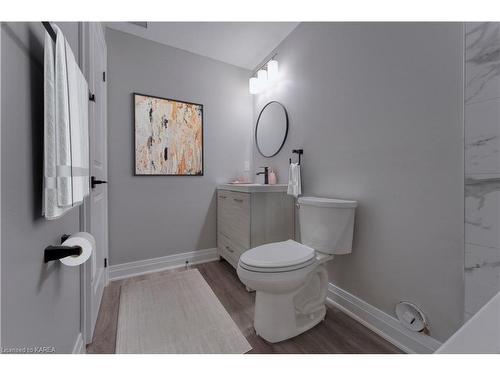 2-284 Owens Crescent, Kingston, ON - Indoor Photo Showing Bathroom