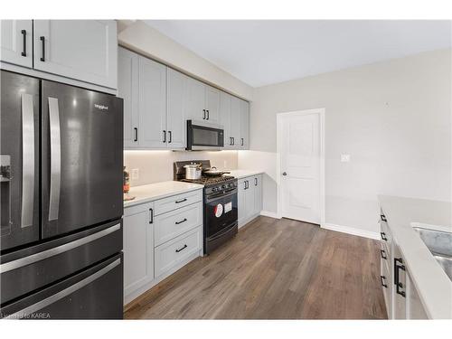 1667 Brookedayle Avenue, Kingston, ON - Indoor Photo Showing Kitchen With Upgraded Kitchen