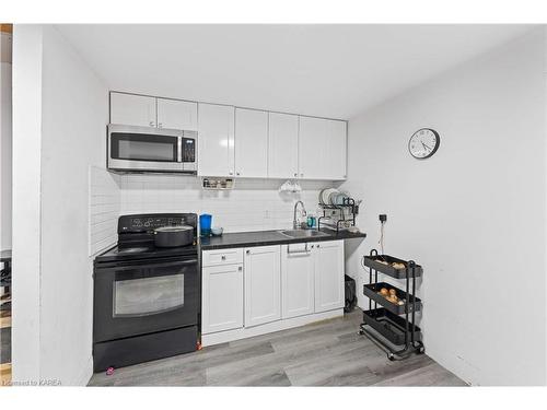 1667 Brookedayle Avenue, Kingston, ON - Indoor Photo Showing Kitchen