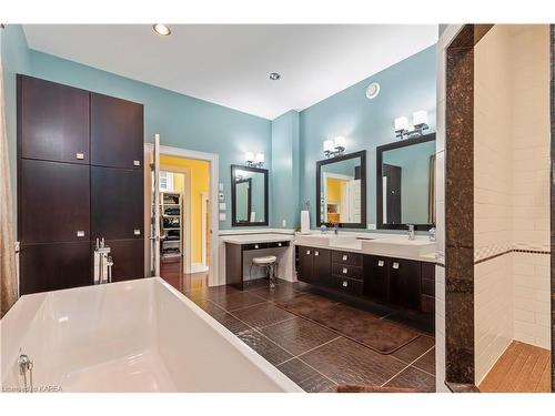 1618 St. Lawrence Avenue, Kingston, ON - Indoor Photo Showing Bathroom