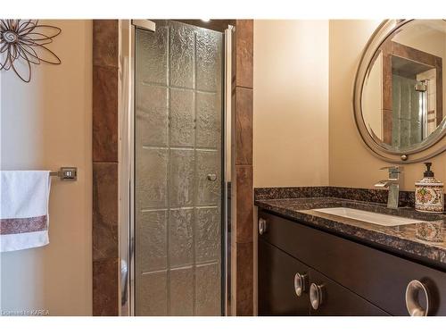 1618 St. Lawrence Avenue, Kingston, ON - Indoor Photo Showing Bathroom