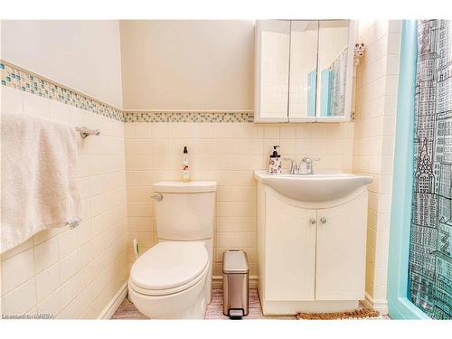 26 Brooklands Park Avenue, Bath, ON - Indoor Photo Showing Bathroom