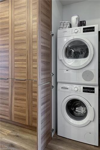 206-1005 Terra Verde Way, Kingston, ON - Indoor Photo Showing Laundry Room