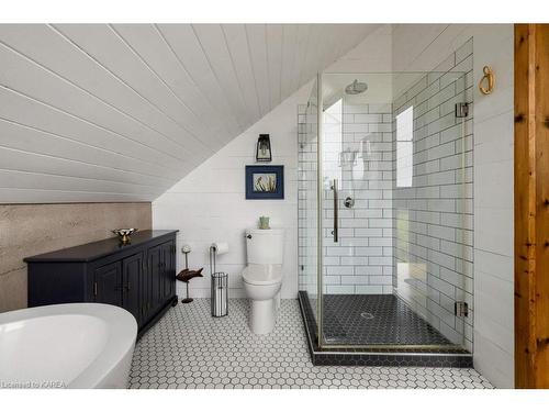 6189 Battersea Road, Battersea, ON - Indoor Photo Showing Bathroom