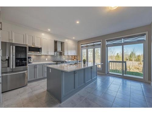 1382 Monarch Drive, Kingston, ON - Indoor Photo Showing Kitchen With Upgraded Kitchen