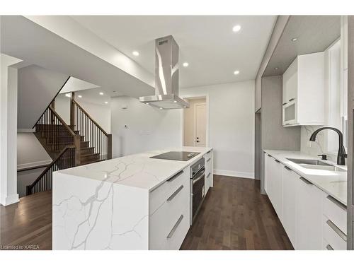 20 Park Crescent, Amherstview, ON - Indoor Photo Showing Kitchen With Upgraded Kitchen