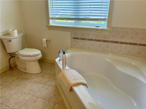 256 Smuggler'S Cove Drive, Kingston, ON - Indoor Photo Showing Bathroom