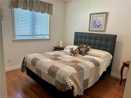 256 Smuggler'S Cove Drive, Kingston, ON - Indoor Photo Showing Bedroom