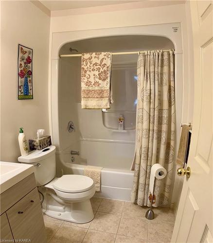 256 Smuggler'S Cove Drive, Kingston, ON - Indoor Photo Showing Bathroom