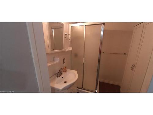 1367 Waverley Crescent, Kingston, ON - Indoor Photo Showing Bathroom
