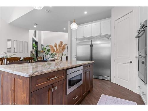 1096 Applewood Lane, Inverary, ON - Indoor Photo Showing Kitchen With Upgraded Kitchen