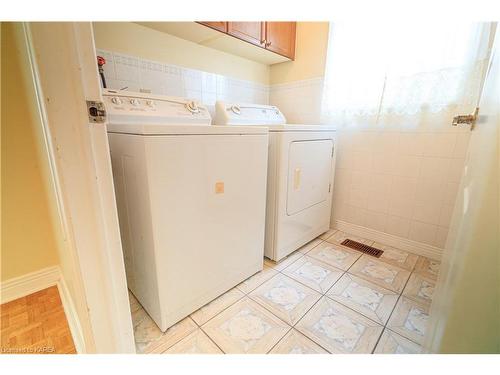 127 Greenlees Drive, Kingston, ON - Indoor Photo Showing Laundry Room