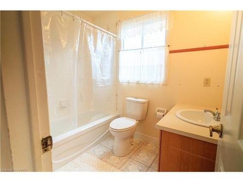 127 Greenlees Drive, Kingston, ON - Indoor Photo Showing Bathroom
