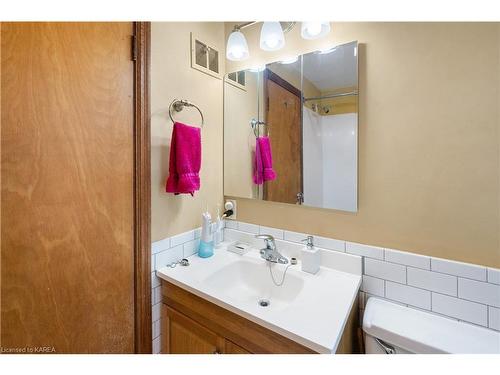 145 Hawthorne Avenue, Kingston, ON - Indoor Photo Showing Bathroom