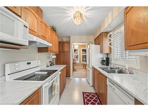 553 Quail Court, Kingston, ON - Indoor Photo Showing Kitchen With Double Sink