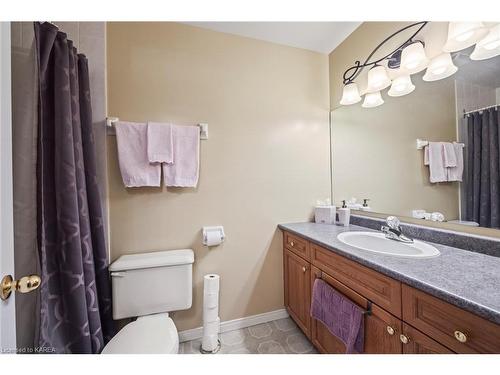 553 Quail Court, Kingston, ON - Indoor Photo Showing Bathroom