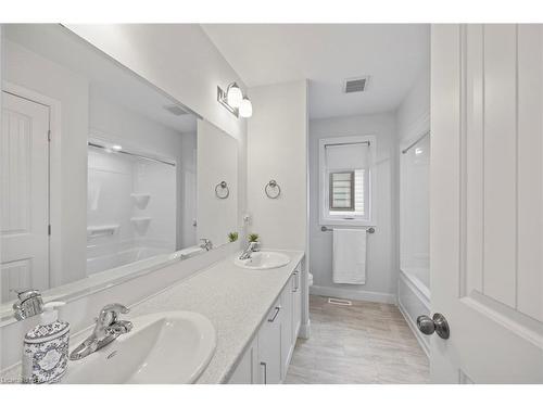 104 Superior Drive, Amherstview, ON - Indoor Photo Showing Bathroom