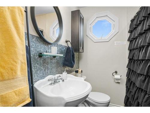 228 Bridge Street W, Napanee, ON - Indoor Photo Showing Bathroom