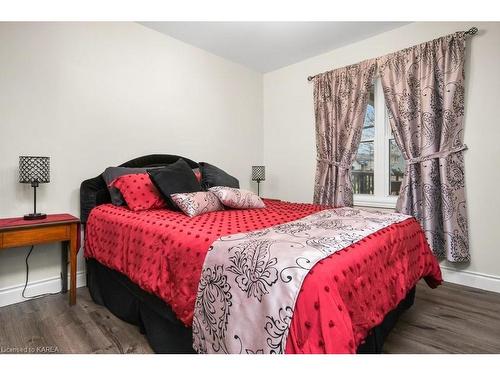 228 Bridge Street W, Napanee, ON - Indoor Photo Showing Bedroom