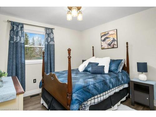 228 Bridge Street W, Napanee, ON - Indoor Photo Showing Bedroom