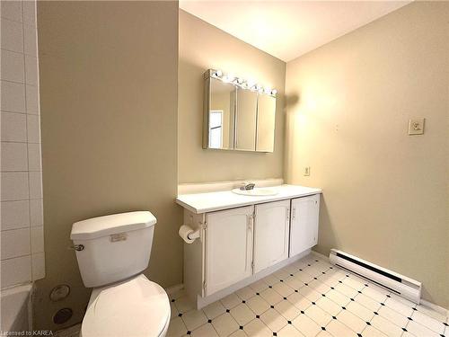 611-66 Greenview Drive, Kingston, ON - Indoor Photo Showing Bathroom