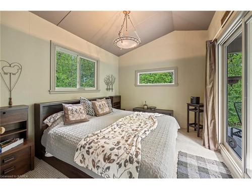 2771 Bear Creek Road, South Frontenac, ON - Indoor Photo Showing Bedroom