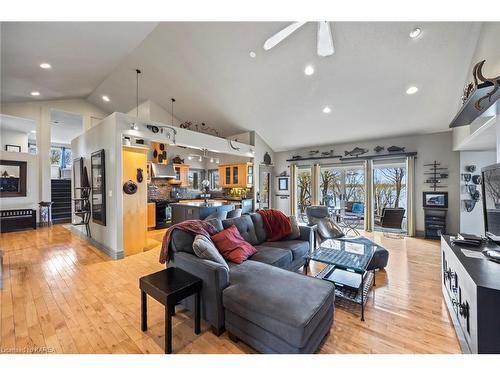 2771 Bear Creek Road, South Frontenac, ON - Indoor Photo Showing Living Room