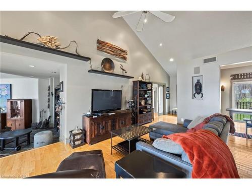 2771 Bear Creek Road, South Frontenac, ON - Indoor Photo Showing Living Room