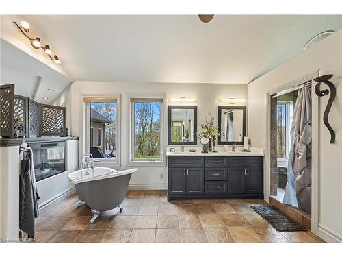 2771 Bear Creek Road, South Frontenac, ON - Indoor Photo Showing Bathroom