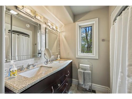 2771 Bear Creek Road, South Frontenac, ON - Indoor Photo Showing Bathroom