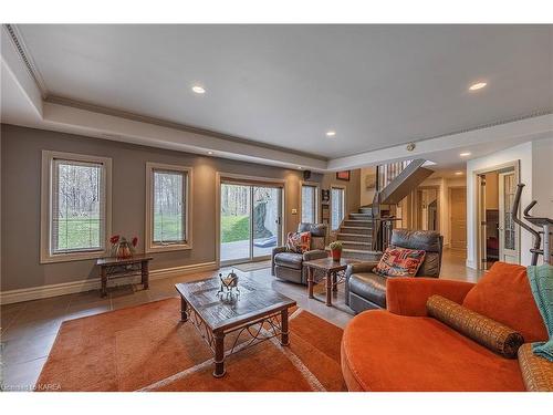 2771 Bear Creek Road, South Frontenac, ON - Indoor Photo Showing Living Room