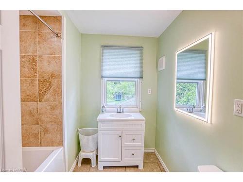 13198 Road 38, Sharbot Lake, ON - Indoor Photo Showing Bathroom