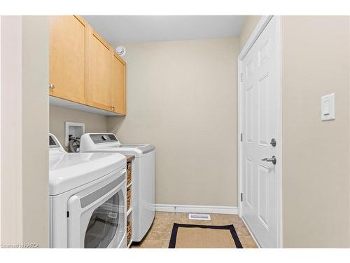 122 Farmstead Court, Kingston, ON - Indoor Photo Showing Laundry Room