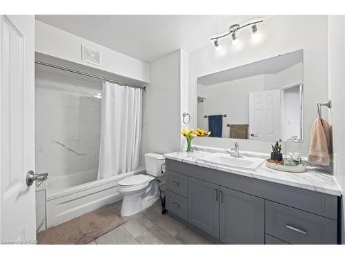 609-66 Greenview Drive, Kingston, ON - Indoor Photo Showing Bathroom