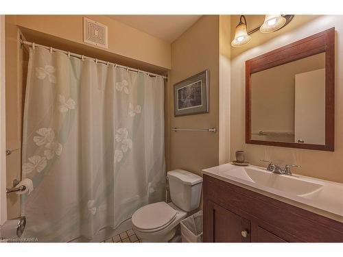 609-66 Greenview Drive, Kingston, ON - Indoor Photo Showing Bathroom