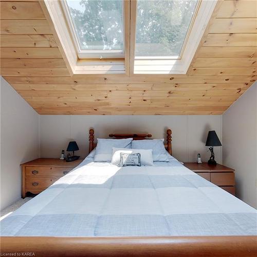 32 Downie Island, Lansdowne, ON - Indoor Photo Showing Bedroom