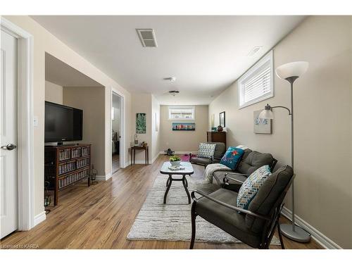142 Virginia Street, Kingston, ON - Indoor Photo Showing Living Room