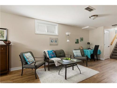 142 Virginia Street, Kingston, ON - Indoor Photo Showing Living Room