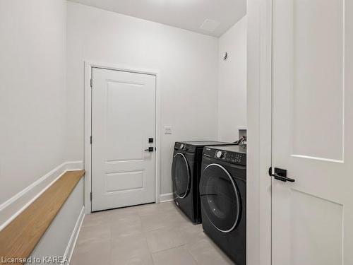 652 Halloway Drive, Kingston, ON - Indoor Photo Showing Laundry Room