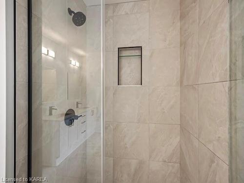652 Halloway Drive, Kingston, ON - Indoor Photo Showing Bathroom