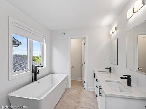 652 Halloway Drive, Kingston, ON - Indoor Photo Showing Bathroom