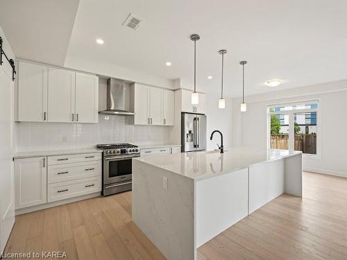 652 Halloway Drive, Kingston, ON - Indoor Photo Showing Kitchen With Upgraded Kitchen