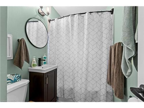 333 Sidney Street, Belleville, ON - Indoor Photo Showing Bathroom