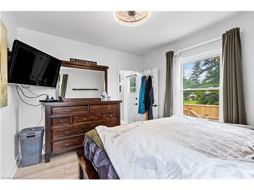 333 Sidney Street, Belleville, ON - Indoor Photo Showing Bedroom